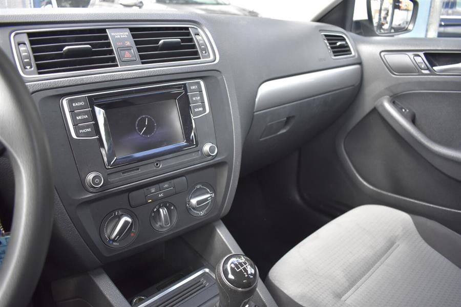 Used Volkswagen Jetta 1.4T S 4dr Sedan 5M 2017 | Automania. Woodside, New York Used Volkswagen Jetta 1.4T S 4dr Sedan 5M 2017 | Automania. Woodside, New York