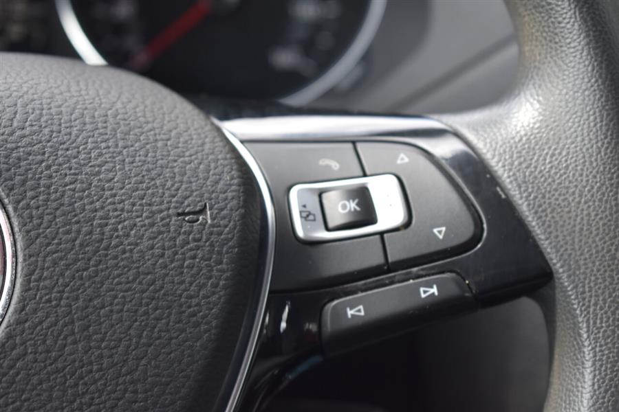 Used Volkswagen Jetta 1.4T S 4dr Sedan 5M 2017 | Automania. Woodside, New York Used Volkswagen Jetta 1.4T S 4dr Sedan 5M 2017 | Automania. Woodside, New York