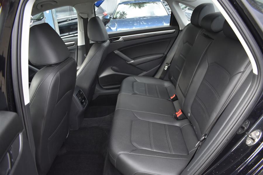 Used Volkswagen Passat 1.8T SE 4dr Sedan 2017 | Automania. Woodside, New York Used Volkswagen Passat 1.8T SE 4dr Sedan 2017 | Automania. Woodside, New York