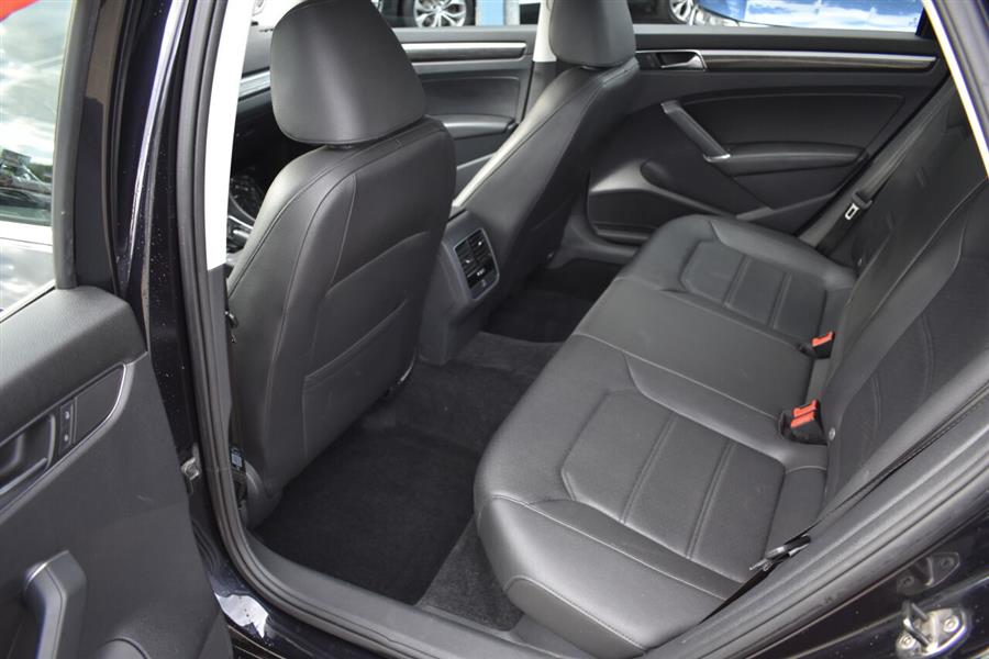 Used Volkswagen Passat 1.8T SE 4dr Sedan 2017 | Automania. Woodside, New York Used Volkswagen Passat 1.8T SE 4dr Sedan 2017 | Automania. Woodside, New York