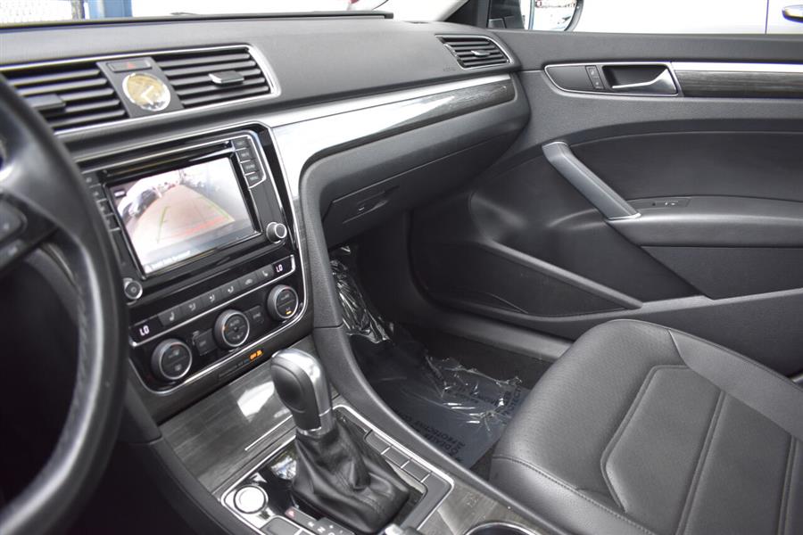 Used Volkswagen Passat 1.8T SE 4dr Sedan 2017 | Automania. Woodside, New York Used Volkswagen Passat 1.8T SE 4dr Sedan 2017 | Automania. Woodside, New York