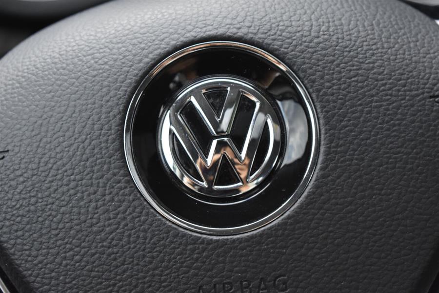 Used Volkswagen Passat 1.8T SE 4dr Sedan 2017 | Automania. Woodside, New York Used Volkswagen Passat 1.8T SE 4dr Sedan 2017 | Automania. Woodside, New York