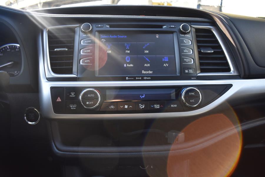 Used Toyota Highlander XLE AWD 4dr SUV 2018 | Automania. Woodside, New York Used Toyota Highlander XLE AWD 4dr SUV 2018 | Automania. Woodside, New York