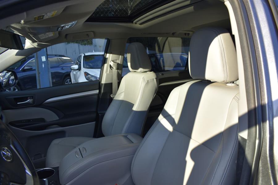 Used Toyota Highlander XLE AWD 4dr SUV 2018 | Automania. Woodside, New York Used Toyota Highlander XLE AWD 4dr SUV 2018 | Automania. Woodside, New York