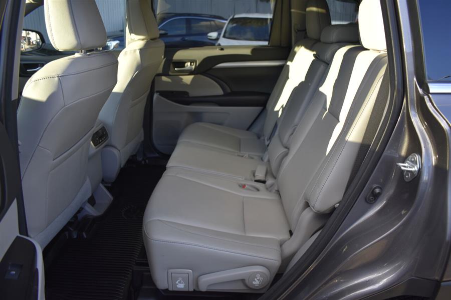 Used Toyota Highlander XLE AWD 4dr SUV 2018 | Automania. Woodside, New York Used Toyota Highlander XLE AWD 4dr SUV 2018 | Automania. Woodside, New York