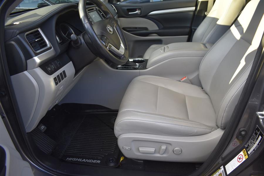 Used Toyota Highlander XLE AWD 4dr SUV 2018 | Automania. Woodside, New York Used Toyota Highlander XLE AWD 4dr SUV 2018 | Automania. Woodside, New York
