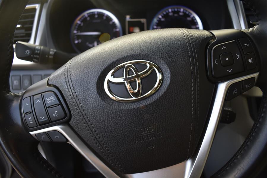Used Toyota Highlander XLE AWD 4dr SUV 2018 | Automania. Woodside, New York Used Toyota Highlander XLE AWD 4dr SUV 2018 | Automania. Woodside, New York
