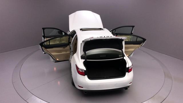 Used Lexus Es 350 4dr Sdn 2013 | J&M Automotive Sls&Svc LLC. Naugatuck, Connecticut Used Lexus Es 350 4dr Sdn 2013 | J&M Automotive Sls&Svc LLC. Naugatuck, Connecticut