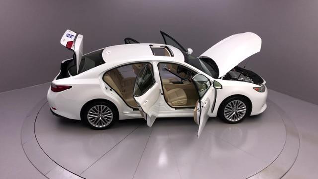 Used Lexus Es 350 4dr Sdn 2013 | J&M Automotive Sls&Svc LLC. Naugatuck, Connecticut Used Lexus Es 350 4dr Sdn 2013 | J&M Automotive Sls&Svc LLC. Naugatuck, Connecticut