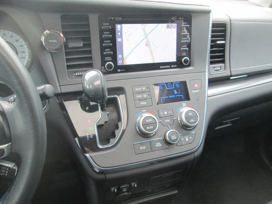 2018 Toyota Sienna SE Premium FWD 8-Passenger (Natl), available for sale in Levittown, Pennsylvania | Levittown Auto. Levittown, Pennsylvania 2018 Toyota Sienna SE Premium FWD 8-Passenger (Natl), available for sale in Levittown, Pennsylvania | Levittown Auto. Levittown, Pennsylvania