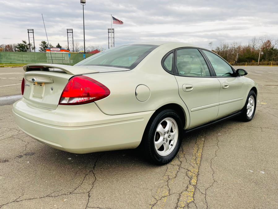 Used Ford Taurus 4dr Sdn SE 2006 | Supreme Automotive. New Britain, Connecticut Used Ford Taurus 4dr Sdn SE 2006 | Supreme Automotive. New Britain, Connecticut