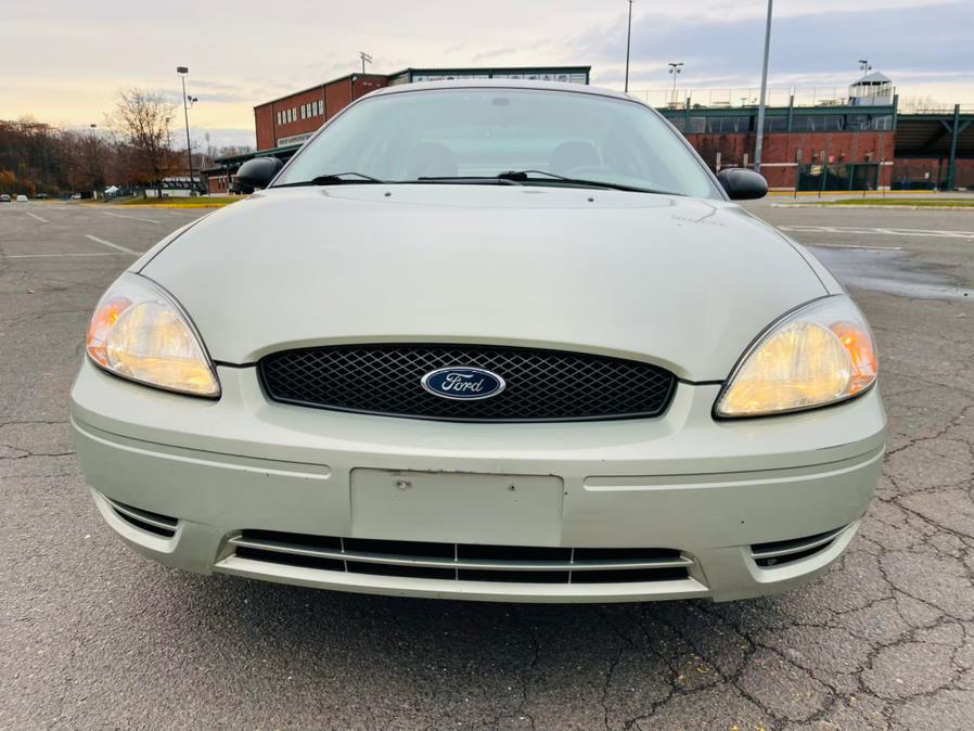 Used Ford Taurus 4dr Sdn SE 2006 | Supreme Automotive. New Britain, Connecticut Used Ford Taurus 4dr Sdn SE 2006 | Supreme Automotive. New Britain, Connecticut