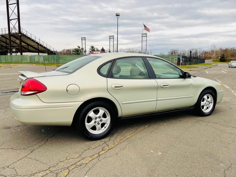 Used Ford Taurus 4dr Sdn SE 2006 | Supreme Automotive. New Britain, Connecticut Used Ford Taurus 4dr Sdn SE 2006 | Supreme Automotive. New Britain, Connecticut