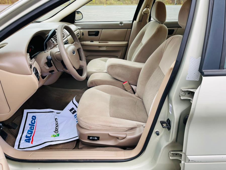 Used Ford Taurus 4dr Sdn SE 2006 | Supreme Automotive. New Britain, Connecticut Used Ford Taurus 4dr Sdn SE 2006 | Supreme Automotive. New Britain, Connecticut