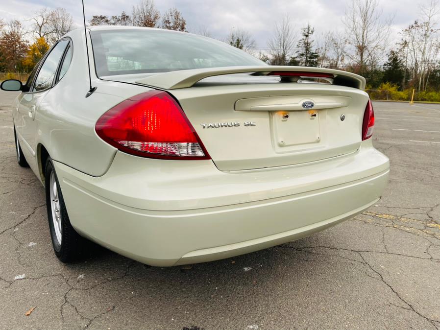 Used Ford Taurus 4dr Sdn SE 2006 | Supreme Automotive. New Britain, Connecticut Used Ford Taurus 4dr Sdn SE 2006 | Supreme Automotive. New Britain, Connecticut