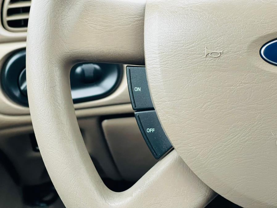 Used Ford Taurus 4dr Sdn SE 2006 | Supreme Automotive. New Britain, Connecticut Used Ford Taurus 4dr Sdn SE 2006 | Supreme Automotive. New Britain, Connecticut