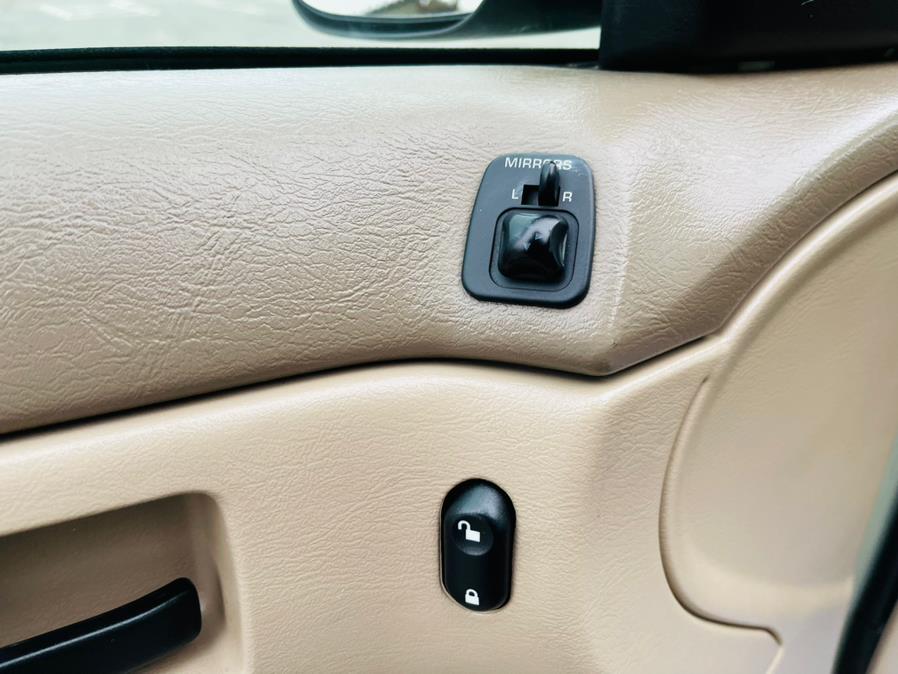 Used Ford Taurus 4dr Sdn SE 2006 | Supreme Automotive. New Britain, Connecticut Used Ford Taurus 4dr Sdn SE 2006 | Supreme Automotive. New Britain, Connecticut