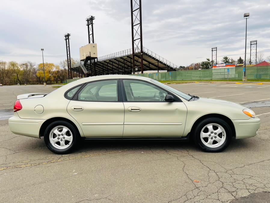Used Ford Taurus 4dr Sdn SE 2006 | Supreme Automotive. New Britain, Connecticut Used Ford Taurus 4dr Sdn SE 2006 | Supreme Automotive. New Britain, Connecticut