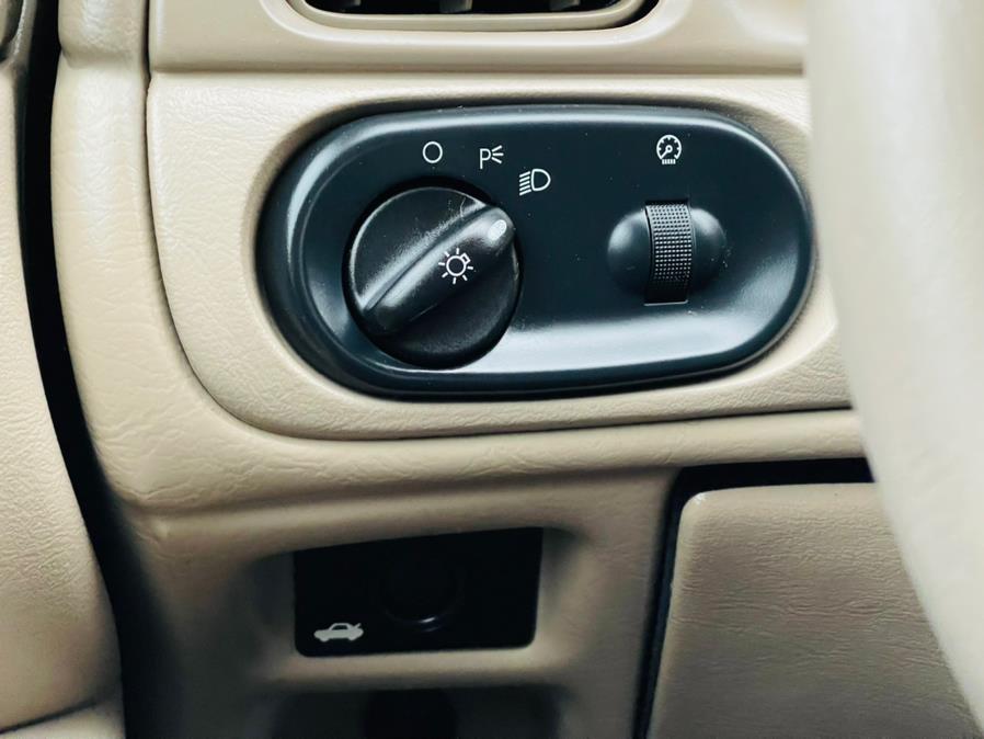Used Ford Taurus 4dr Sdn SE 2006 | Supreme Automotive. New Britain, Connecticut Used Ford Taurus 4dr Sdn SE 2006 | Supreme Automotive. New Britain, Connecticut