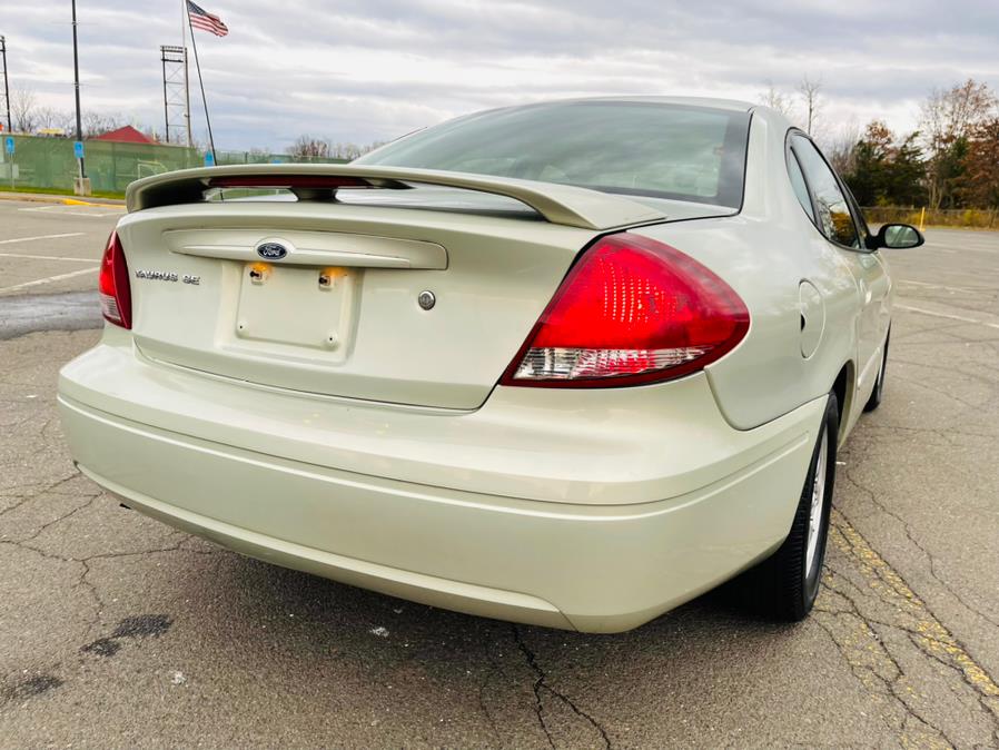 Used Ford Taurus 4dr Sdn SE 2006 | Supreme Automotive. New Britain, Connecticut Used Ford Taurus 4dr Sdn SE 2006 | Supreme Automotive. New Britain, Connecticut