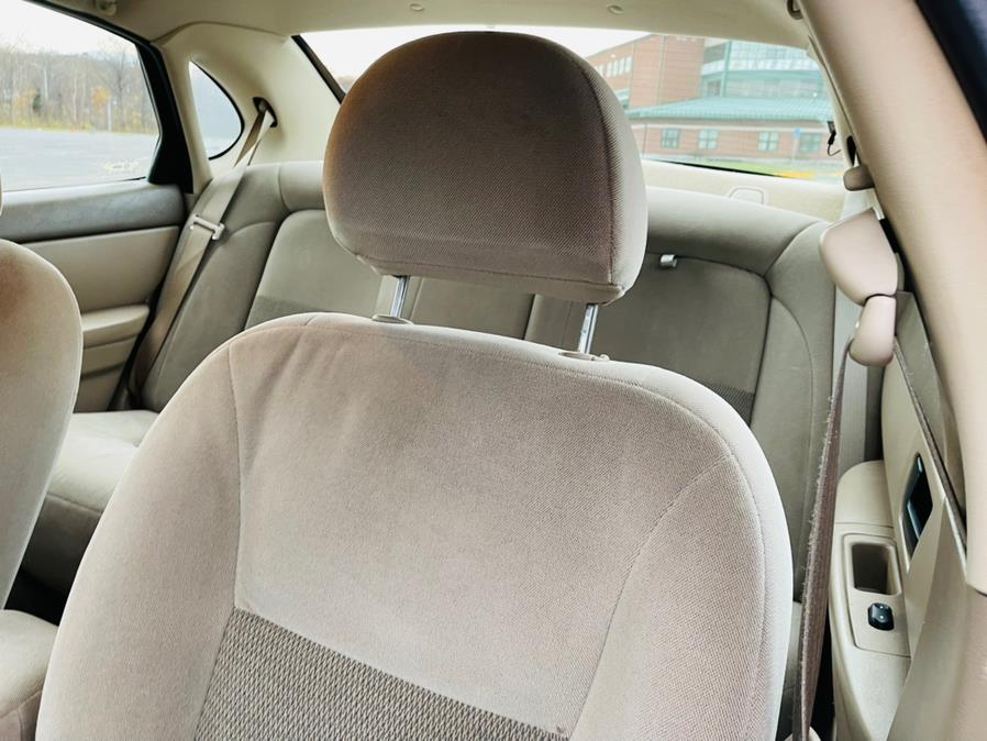 Used Ford Taurus 4dr Sdn SE 2006 | Supreme Automotive. New Britain, Connecticut Used Ford Taurus 4dr Sdn SE 2006 | Supreme Automotive. New Britain, Connecticut