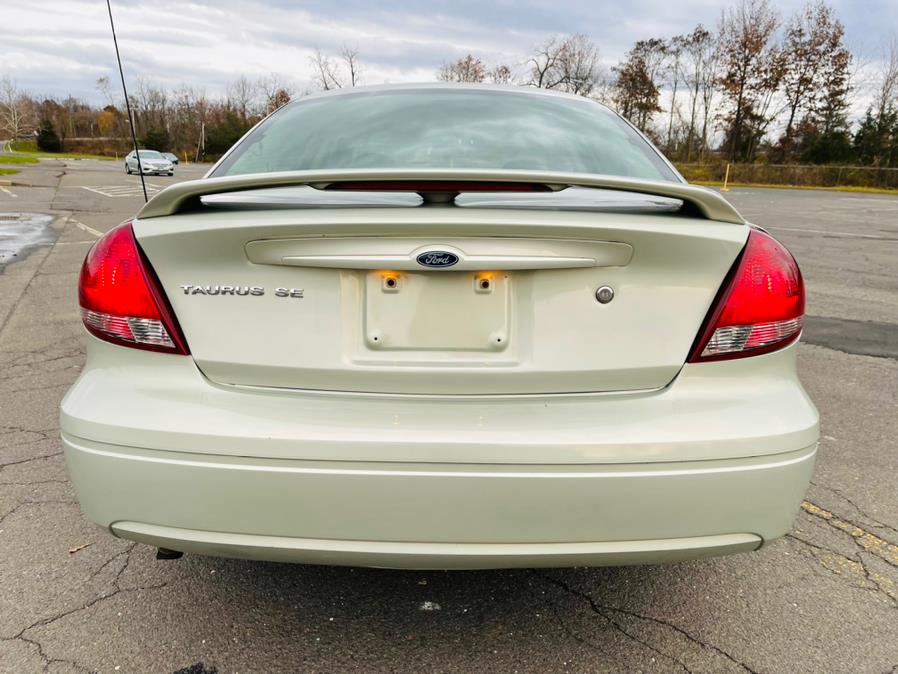 Used Ford Taurus 4dr Sdn SE 2006 | Supreme Automotive. New Britain, Connecticut Used Ford Taurus 4dr Sdn SE 2006 | Supreme Automotive. New Britain, Connecticut