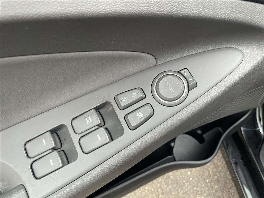 Used Hyundai Sonata 4dr Sdn 2.4L Auto GLS *Ltd Avail* 2013 | Wiz Leasing Inc. Stratford, Connecticut Used Hyundai Sonata 4dr Sdn 2.4L Auto GLS *Ltd Avail* 2013 | Wiz Leasing Inc. Stratford, Connecticut