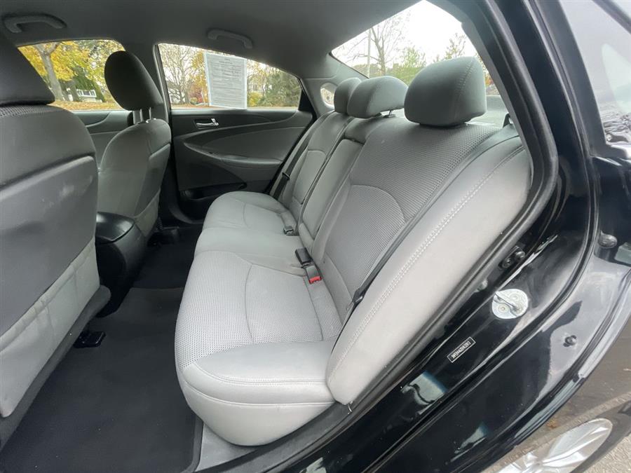 Used Hyundai Sonata 4dr Sdn 2.4L Auto GLS *Ltd Avail* 2013 | Wiz Leasing Inc. Stratford, Connecticut Used Hyundai Sonata 4dr Sdn 2.4L Auto GLS *Ltd Avail* 2013 | Wiz Leasing Inc. Stratford, Connecticut