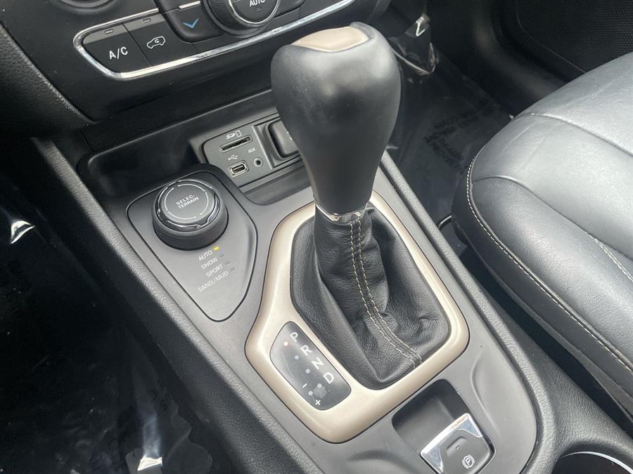 Used Jeep Cherokee 4WD 4dr Limited 2015 | Wiz Leasing Inc. Stratford, Connecticut Used Jeep Cherokee 4WD 4dr Limited 2015 | Wiz Leasing Inc. Stratford, Connecticut