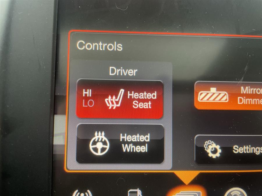 Used Jeep Cherokee 4WD 4dr Limited 2015 | Wiz Leasing Inc. Stratford, Connecticut Used Jeep Cherokee 4WD 4dr Limited 2015 | Wiz Leasing Inc. Stratford, Connecticut