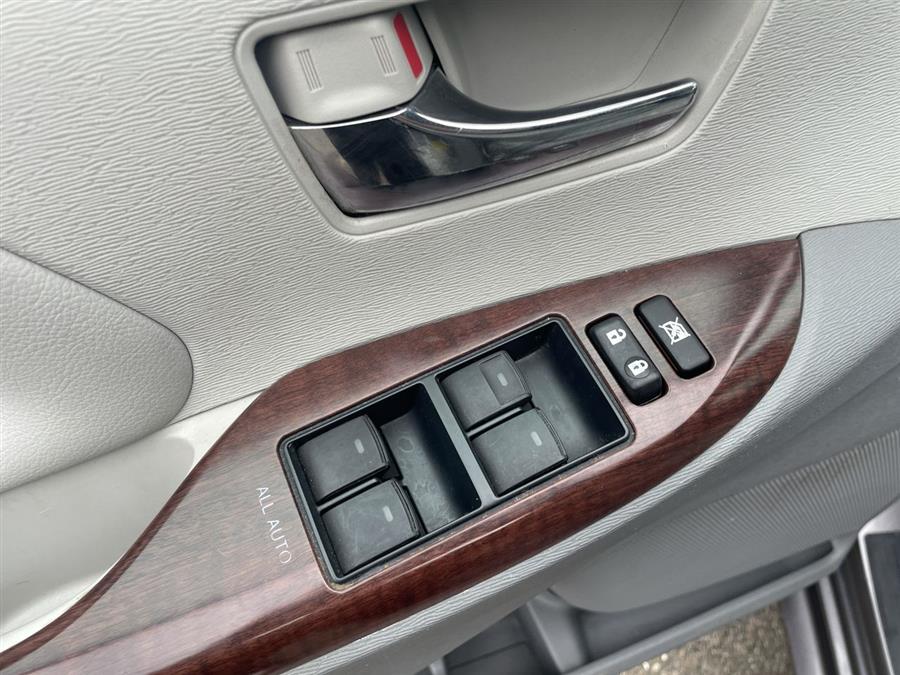Used Toyota Sienna 5dr 7-Pass Van V6 XLE FWD (Natl) 2013 | Wiz Leasing Inc. Stratford, Connecticut Used Toyota Sienna 5dr 7-Pass Van V6 XLE FWD (Natl) 2013 | Wiz Leasing Inc. Stratford, Connecticut