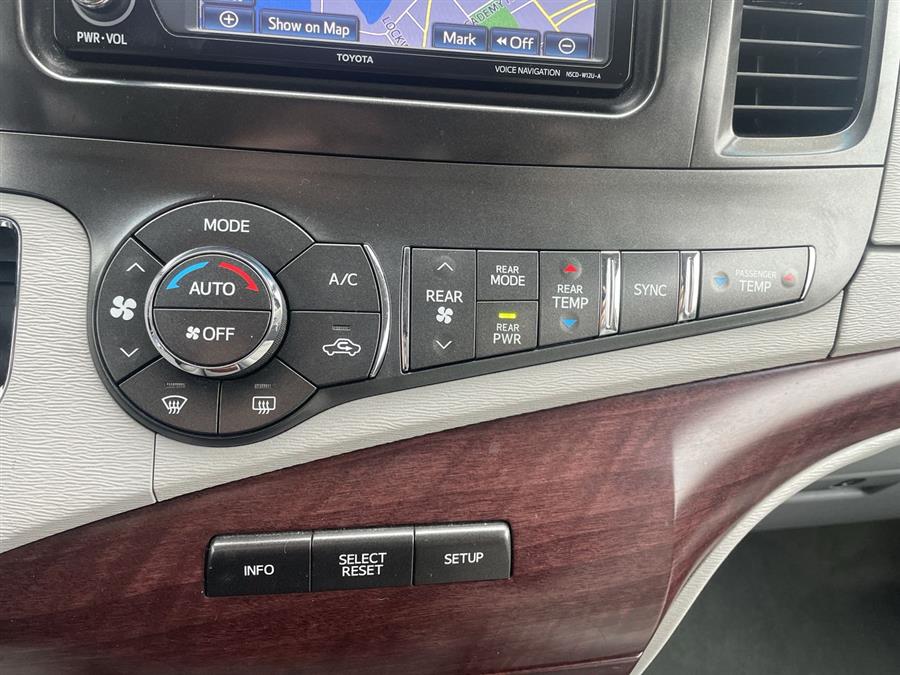 Used Toyota Sienna 5dr 7-Pass Van V6 XLE FWD (Natl) 2013 | Wiz Leasing Inc. Stratford, Connecticut Used Toyota Sienna 5dr 7-Pass Van V6 XLE FWD (Natl) 2013 | Wiz Leasing Inc. Stratford, Connecticut