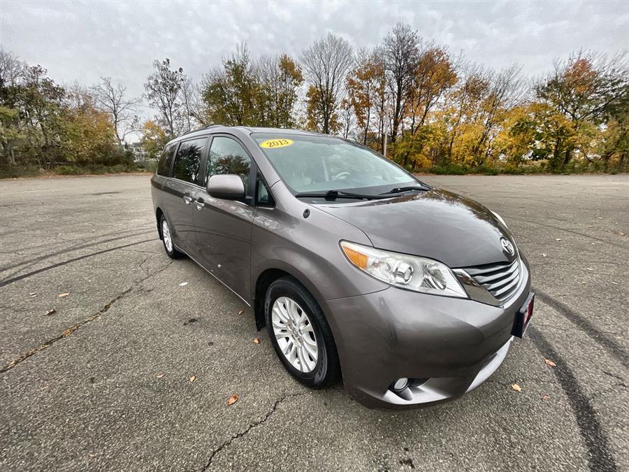 2013 Toyota Sienna 5dr 7-Pass Van V6 XLE FWD (Natl), available for sale in Stratford, Connecticut | Wiz Leasing Inc. Stratford, Connecticut