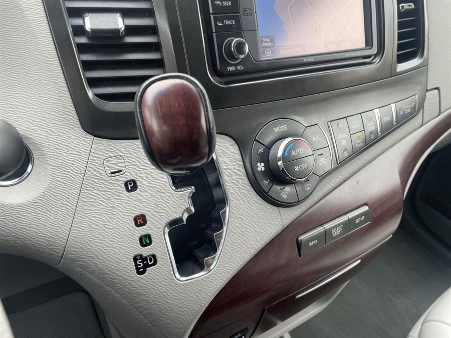 Used Toyota Sienna 5dr 7-Pass Van V6 XLE FWD (Natl) 2013 | Wiz Leasing Inc. Stratford, Connecticut Used Toyota Sienna 5dr 7-Pass Van V6 XLE FWD (Natl) 2013 | Wiz Leasing Inc. Stratford, Connecticut