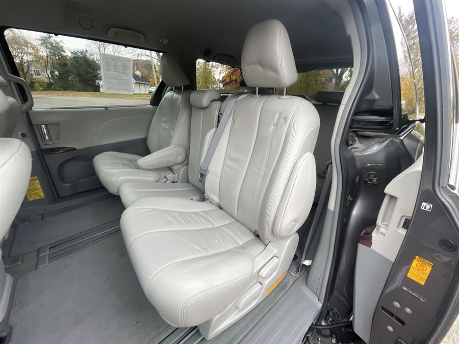 Used Toyota Sienna 5dr 7-Pass Van V6 XLE FWD (Natl) 2013 | Wiz Leasing Inc. Stratford, Connecticut Used Toyota Sienna 5dr 7-Pass Van V6 XLE FWD (Natl) 2013 | Wiz Leasing Inc. Stratford, Connecticut