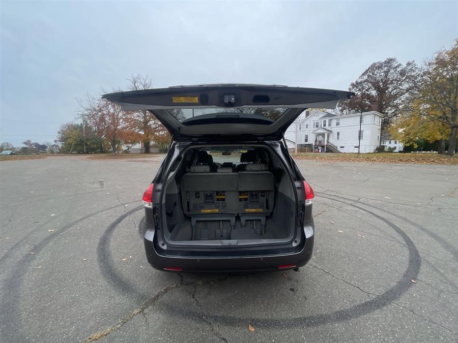 Used Toyota Sienna 5dr 7-Pass Van V6 XLE FWD (Natl) 2013 | Wiz Leasing Inc. Stratford, Connecticut Used Toyota Sienna 5dr 7-Pass Van V6 XLE FWD (Natl) 2013 | Wiz Leasing Inc. Stratford, Connecticut
