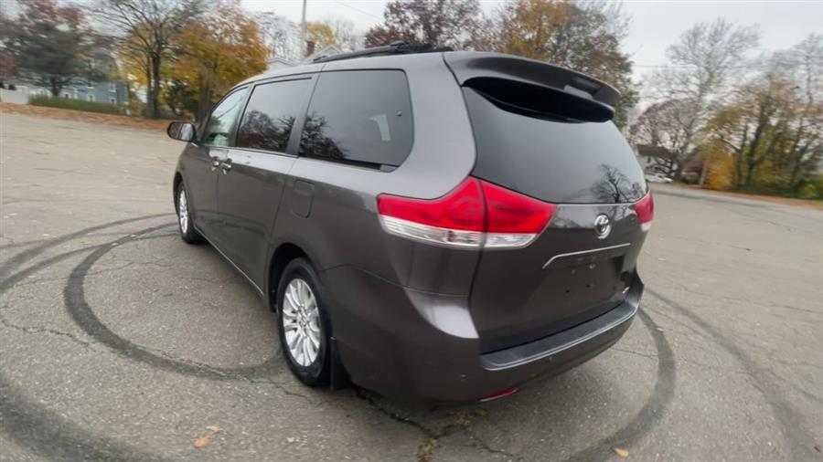 Used Toyota Sienna 5dr 7-Pass Van V6 XLE FWD (Natl) 2013 | Wiz Leasing Inc. Stratford, Connecticut Used Toyota Sienna 5dr 7-Pass Van V6 XLE FWD (Natl) 2013 | Wiz Leasing Inc. Stratford, Connecticut