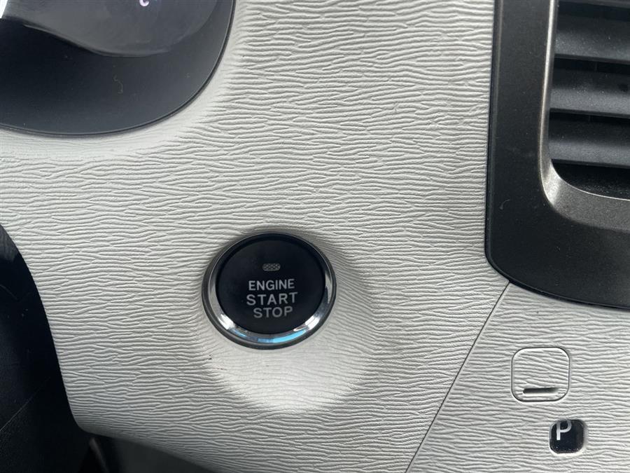 Used Toyota Sienna 5dr 7-Pass Van V6 XLE FWD (Natl) 2013 | Wiz Leasing Inc. Stratford, Connecticut Used Toyota Sienna 5dr 7-Pass Van V6 XLE FWD (Natl) 2013 | Wiz Leasing Inc. Stratford, Connecticut
