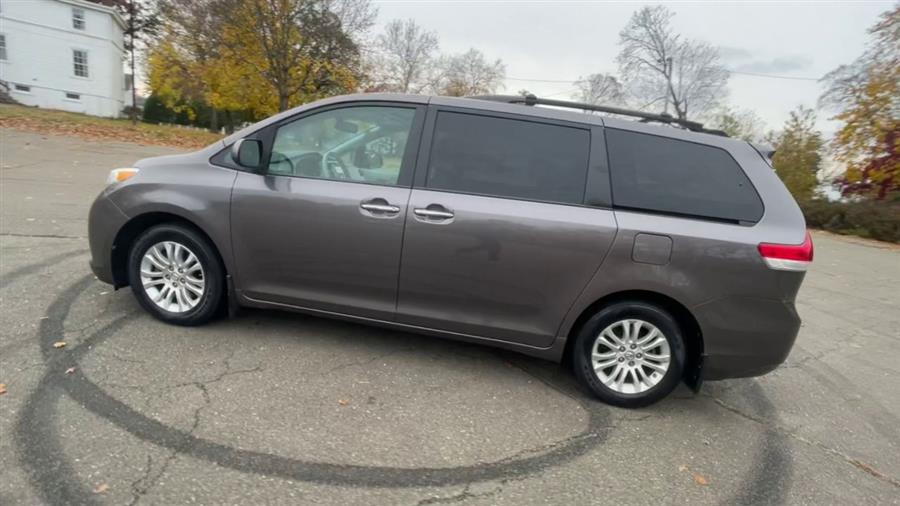 Used Toyota Sienna 5dr 7-Pass Van V6 XLE FWD (Natl) 2013 | Wiz Leasing Inc. Stratford, Connecticut Used Toyota Sienna 5dr 7-Pass Van V6 XLE FWD (Natl) 2013 | Wiz Leasing Inc. Stratford, Connecticut