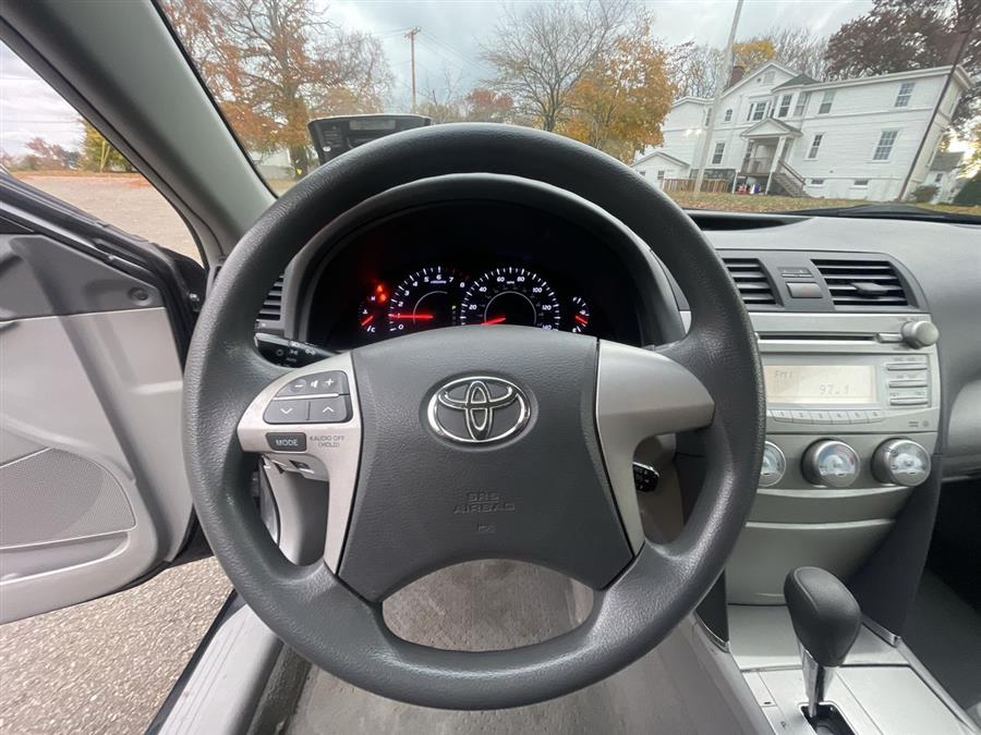 Used Toyota Camry 4dr Sdn I4 Auto LE (Natl) 2011 | Wiz Leasing Inc. Stratford, Connecticut Used Toyota Camry 4dr Sdn I4 Auto LE (Natl) 2011 | Wiz Leasing Inc. Stratford, Connecticut