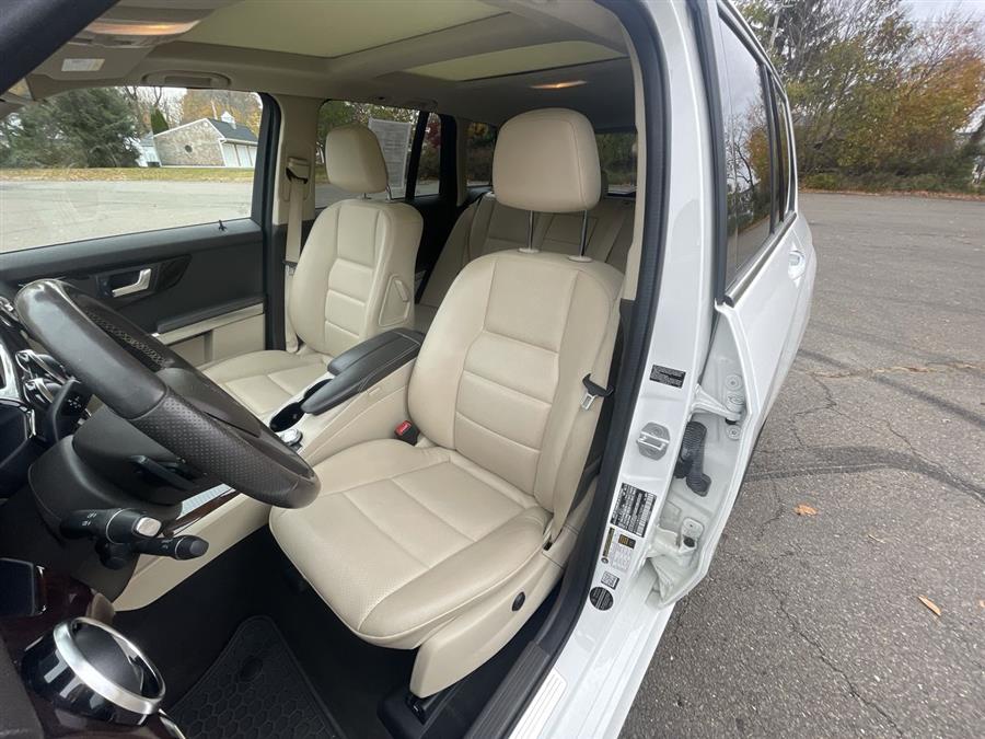2013 Mercedes-Benz GLK-Class 4MATIC 4dr GLK350, available for sale in Stratford, Connecticut | Wiz Leasing Inc. Stratford, Connecticut 2013 Mercedes-Benz GLK-Class 4MATIC 4dr GLK350, available for sale in Stratford, Connecticut | Wiz Leasing Inc. Stratford, Connecticut