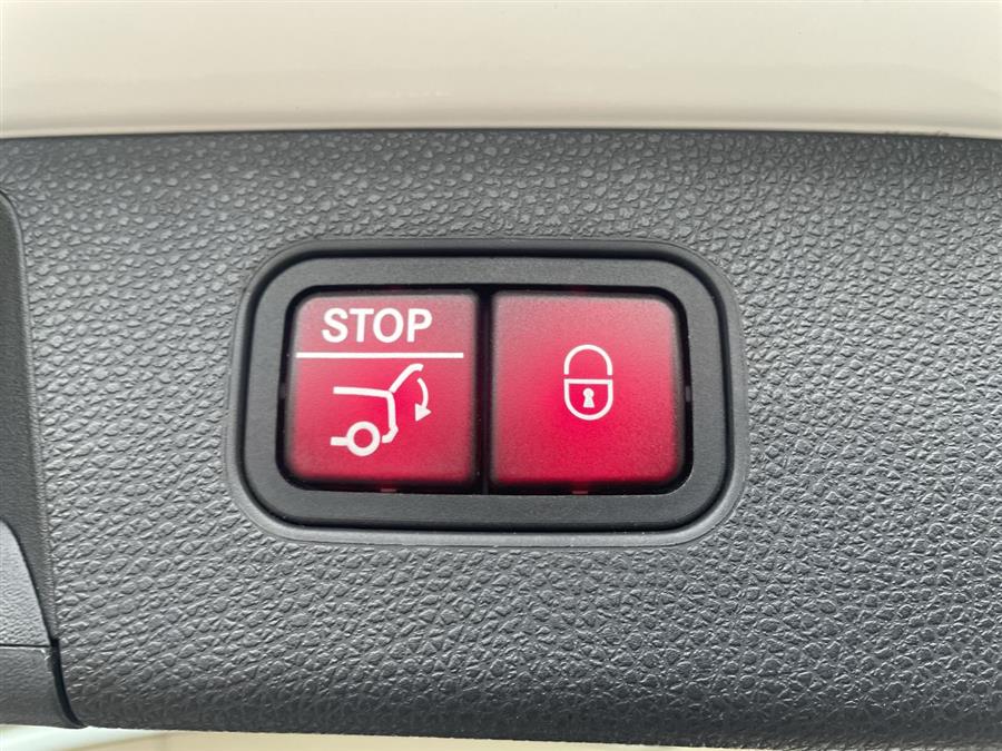 2013 Mercedes-Benz GLK-Class 4MATIC 4dr GLK350, available for sale in Stratford, Connecticut | Wiz Leasing Inc. Stratford, Connecticut 2013 Mercedes-Benz GLK-Class 4MATIC 4dr GLK350, available for sale in Stratford, Connecticut | Wiz Leasing Inc. Stratford, Connecticut