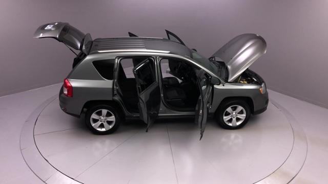 Used Jeep Compass FWD 4dr Latitude 2012 | J&M Automotive Sls&Svc LLC. Naugatuck, Connecticut Used Jeep Compass FWD 4dr Latitude 2012 | J&M Automotive Sls&Svc LLC. Naugatuck, Connecticut