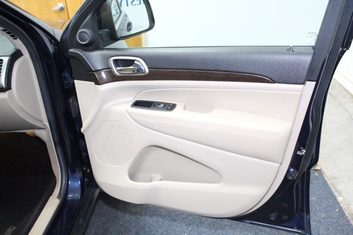 2014 Jeep Grand Cherokee 4WD 4dr Laredo, available for sale in Plainville, Connecticut | New England Auto Sales LLC. Plainville, Connecticut 2014 Jeep Grand Cherokee 4WD 4dr Laredo, available for sale in Plainville, Connecticut | New England Auto Sales LLC. Plainville, Connecticut