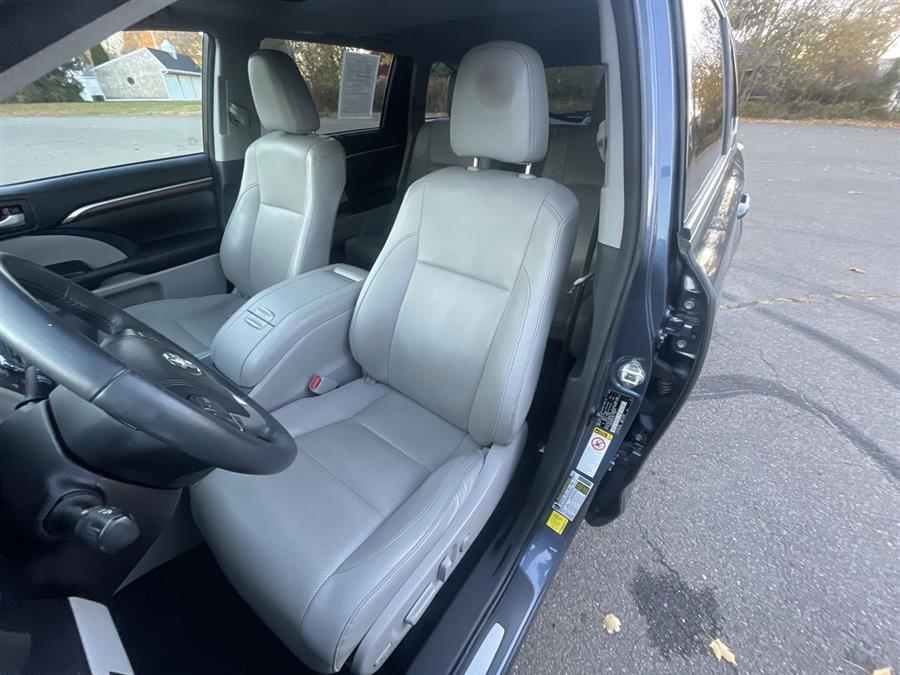 Used Toyota Highlander AWD 4dr V6 Limited (Natl) 2016 | Wiz Leasing Inc. Stratford, Connecticut Used Toyota Highlander AWD 4dr V6 Limited (Natl) 2016 | Wiz Leasing Inc. Stratford, Connecticut