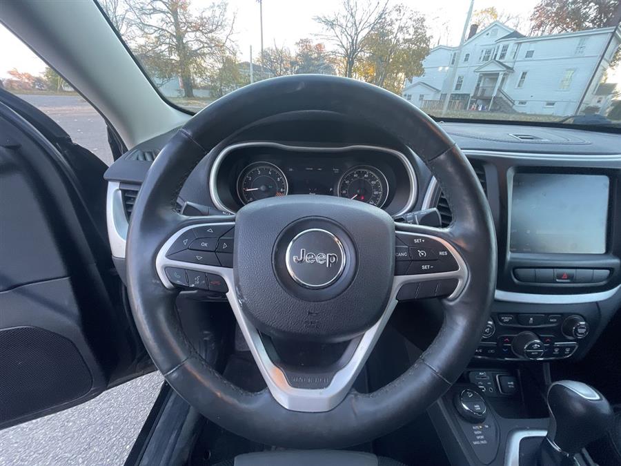 Used Jeep Cherokee 4WD 4dr Limited 2014 | Wiz Leasing Inc. Stratford, Connecticut Used Jeep Cherokee 4WD 4dr Limited 2014 | Wiz Leasing Inc. Stratford, Connecticut