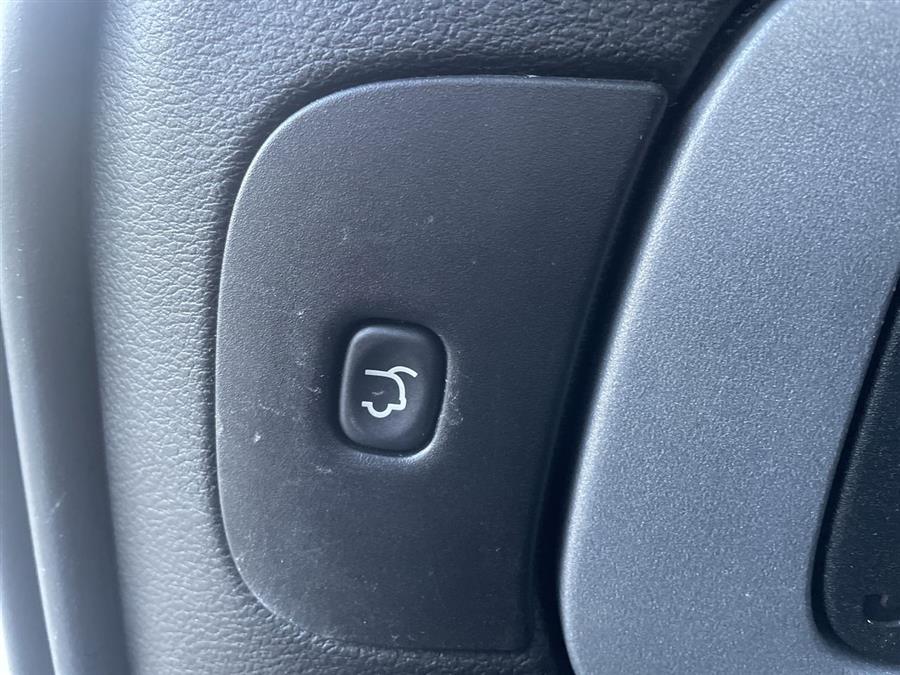 Used Jeep Cherokee 4WD 4dr Limited 2014 | Wiz Leasing Inc. Stratford, Connecticut Used Jeep Cherokee 4WD 4dr Limited 2014 | Wiz Leasing Inc. Stratford, Connecticut