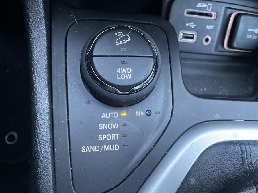 Used Jeep Cherokee 4WD 4dr Limited 2014 | Wiz Leasing Inc. Stratford, Connecticut Used Jeep Cherokee 4WD 4dr Limited 2014 | Wiz Leasing Inc. Stratford, Connecticut