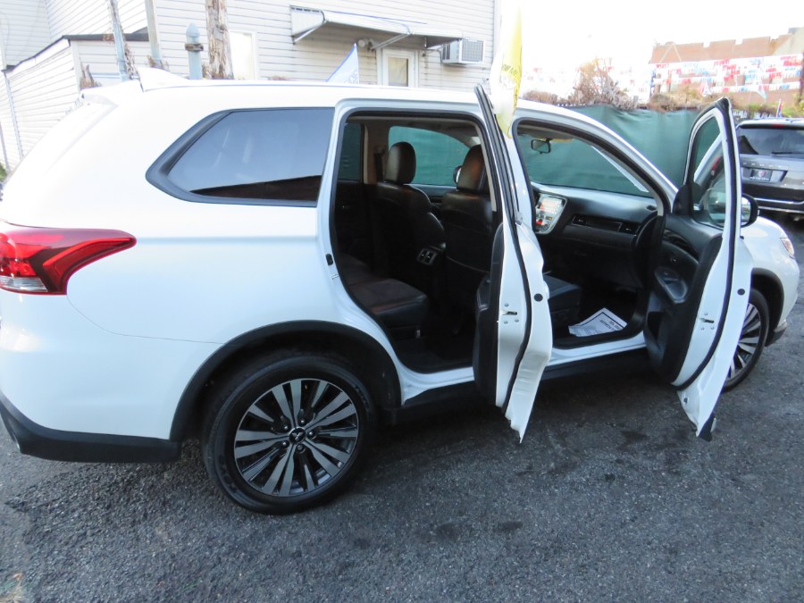 2019 Mitsubishi Outlander SEL AWC, available for sale in Middle Village, New York | Road Masters II INC. Middle Village, New York 2019 Mitsubishi Outlander SEL AWC, available for sale in Middle Village, New York | Road Masters II INC. Middle Village, New York