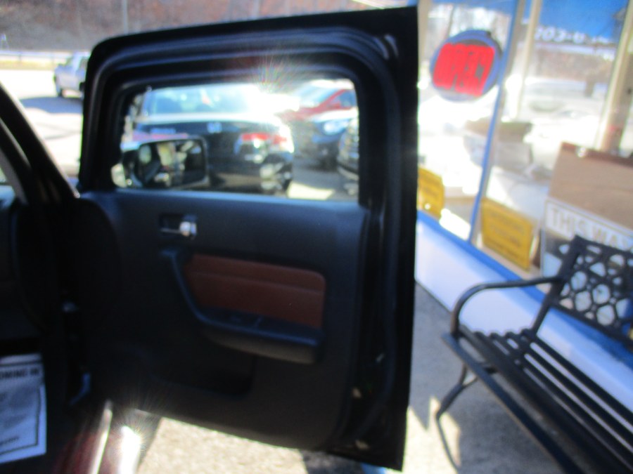 Used HUMMER H3 4dr 4WD SUV 2006 | Cos Central Auto. Meriden, Connecticut Used HUMMER H3 4dr 4WD SUV 2006 | Cos Central Auto. Meriden, Connecticut